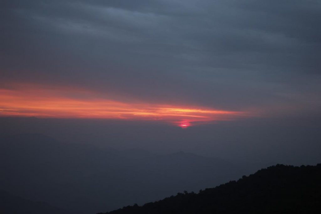 দার্জিলিং এ টাইগার হিলে সূর্যোদয়