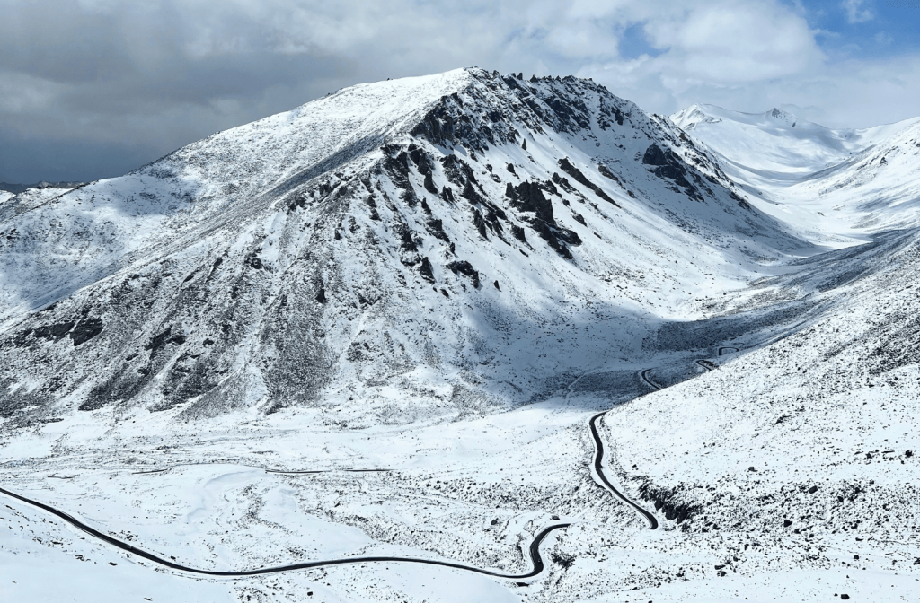 the-highest-road-in-the-world-snow